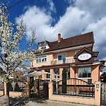 Eva Panzio Гостевой дом 4*