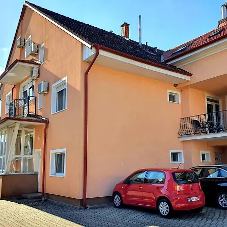 Eva Panzio بيت ضيافة 4*