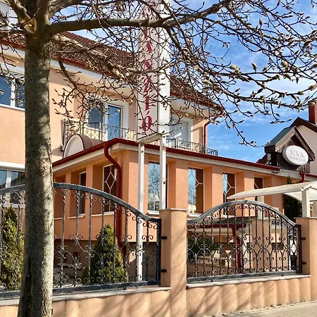 éva Panzió Casa de hóspedes 4*