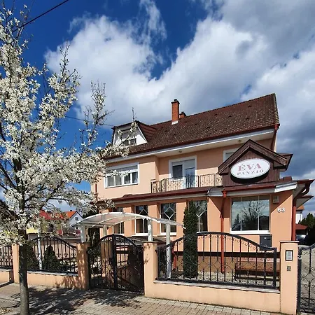 éva Panzió Casa de hóspedes 4*