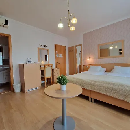 éva Panzió 4*