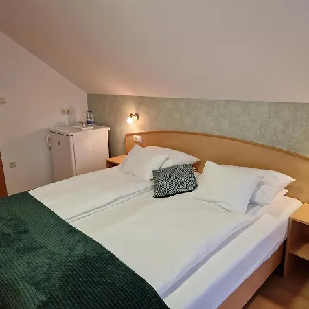 éva Panzió Casa de hóspedes 4*