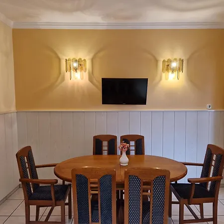 Eva Panzio بيت ضيافة 4*